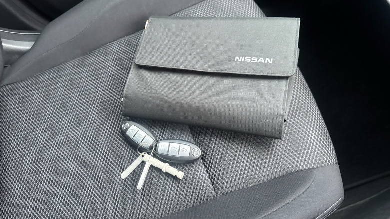 Nissan Qashqai 1.6 DiG-T N-Connecta 5dr Petrol Hatchback